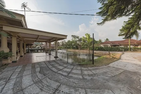 RedDoorz Syariah at Bumi Eyang Enin Homestay Tasikmalaya Отели в г. Sukaratu