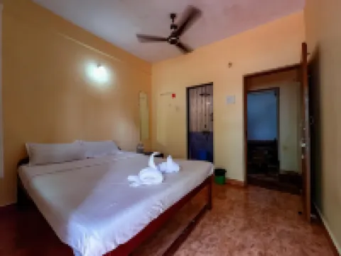 12 Monks Hostel  호텔