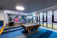Yugo Explore - Kavanagh Court - Condos