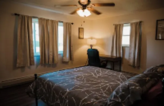 Beautiful home near I-77/64 spilt perfect for a quick stay or West Virginia stay