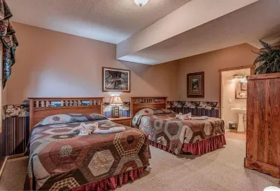 3 Bedroom, 3 bathroom and 3 living rooms!  Family owned and located in mountains Hotel in zona Wears Valley