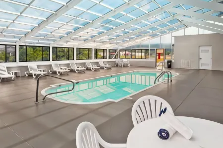 SureStay Hotel by Best Western Grayson Отели в г. Грейсон