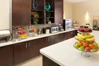 Hawthorn Suites by Wyndham Wheeling at the Highlands - breakfast