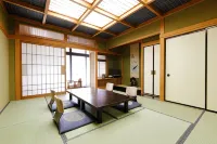 Okada Ryokan Warakutei Hotels near Hirayu Fall