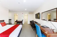 Fitzherbert Regency Motor Lodge - parkir