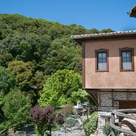 Viraggas Traditional Hotel