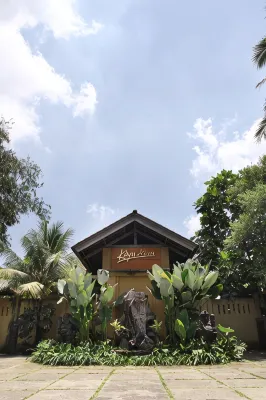 Kayu Arum Resort Hotels in Ngagrong