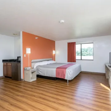 Motel 6 Waterloo, IA