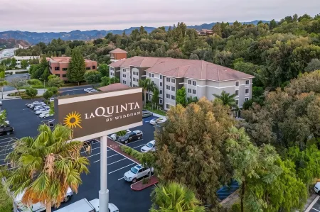 La Quinta Inn & Suites by Wyndham Santa Clarita - Valencia