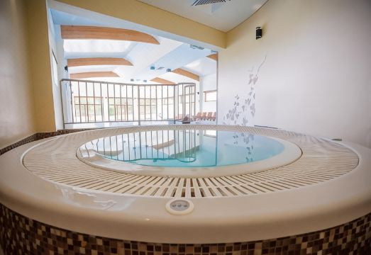 1. 스파 호텔 스플..