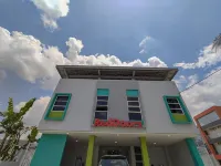 RedDoorz Syariah Near Gor Satria Area Các khách sạn ở Purwokerto