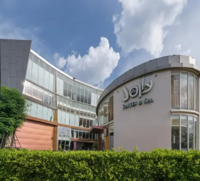 Jolly Suites&Spa Petkasem Hotels in der Nähe von Wat Om Noi