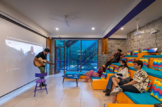 Gostops Plus Kasol Manikaran Road, Bar and Hostel