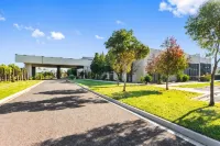 Quality Suites DOlive Hotels in Point Cook