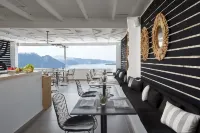 Mr and MRS White Oia - Santorini