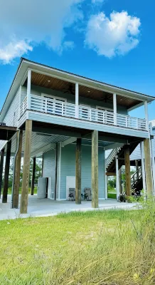 “THE BAY STAY”  3BR - 2BA Canal Home with Boat Pier, Fish Off Dock, Cart to Town