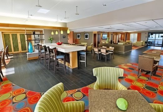 5. 햄프턴 인 헤이..