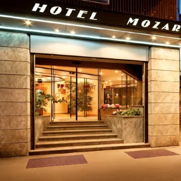 Hotel Mozart Отели рядом с достопримечательностью «Арка делла Паче»
