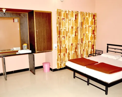 Radhanand Holiday Home Hotels in Panhala
