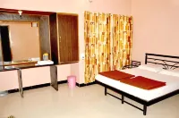 Radhanand Holiday Home - parking