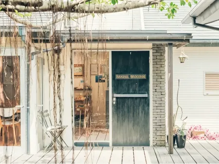 Sandal Wood Отели в г. Минамитане