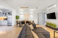 Villa Ismini 3 Bedrooms with Pool , Sea View and e-Car Charger. Hotels in Pigi