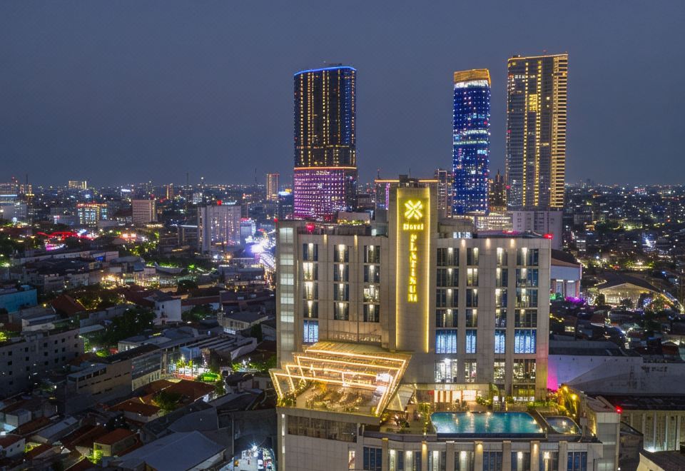 플래티넘 호텔 툰중간 수라바야의 웅장한 회의실 내부