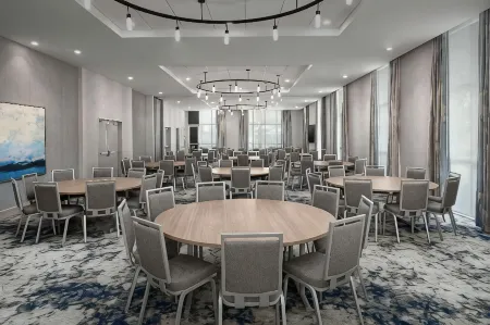 Hilton Garden Inn Pensacola Downtown Отели рядом с достопримечательностью «Pensacola Beach Gulf Pier»