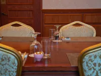 Arden Hill Resort & Golf Club Hoteles cerca de Catedral de la Trinidad