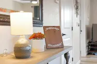 Silver Lake Hideaway Chic 2 Bdr, Dog Friendly!