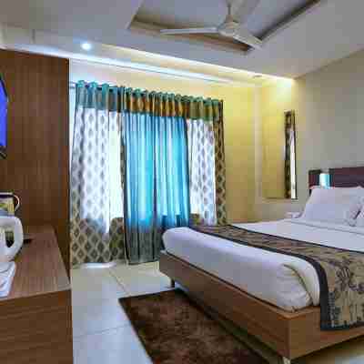 Hotel Sheela Shree Plaza Rooms