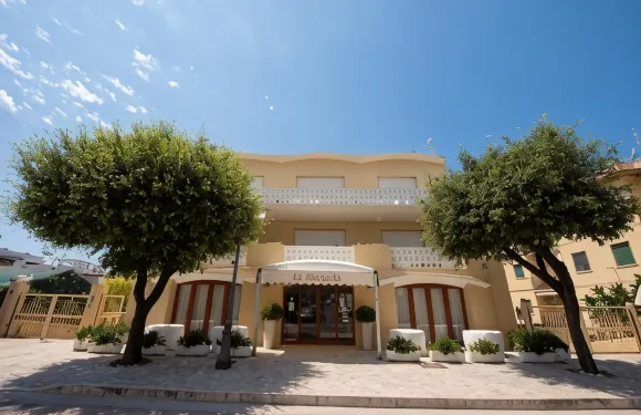 阿爾伯格斯仁內拉酒店