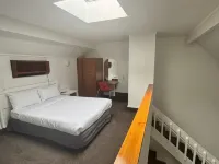 Alcamo Motel Hotels in Hamilton
