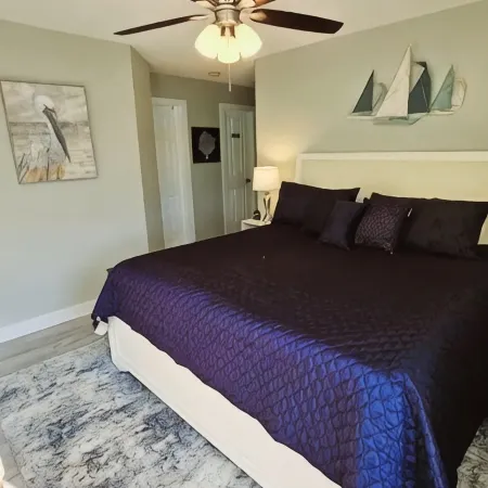 King Suite - Golf - Free Beach Pass - Pond View - Coffee bar - Child friendly