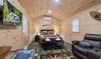 Seneca Hideaway/Rustic Hunter’s cabin/Hot Tub - Alppimaja