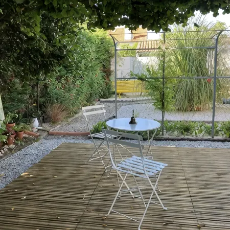 Authentic Charming 2 Bedroom House with Garden near City Center
