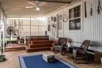 Charming 2-bedroom house in fabulous Breaux Bridge with WiFi, AC - Wifi