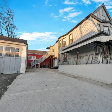 NYC Neighbor Duplex Delight 35 mins w/ Parking