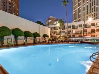 DoubleTree by Hilton Phoenix Midtown Отели рядом с достопримечательностью «Энканто»