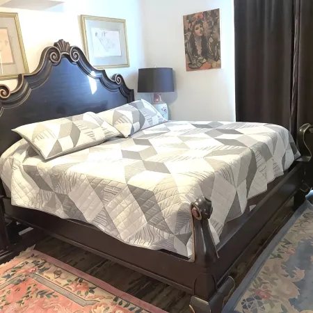 Downtown Art & Eclectic "D" 2br