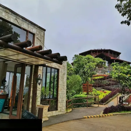 West 35 Eco Mountain Resort