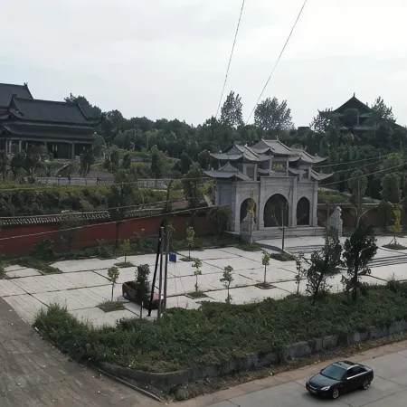 Baishun Family Hotel
