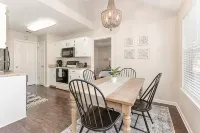 Heart of Pooler- Family friendly w/ garage parking