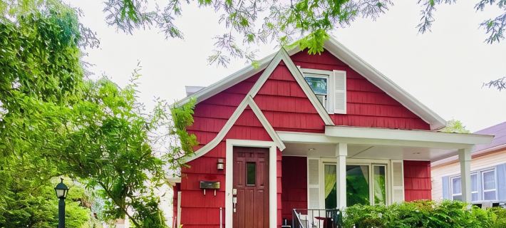 Beautiful, restored home a few steps from downtown Manistee! Hotels in Manistee