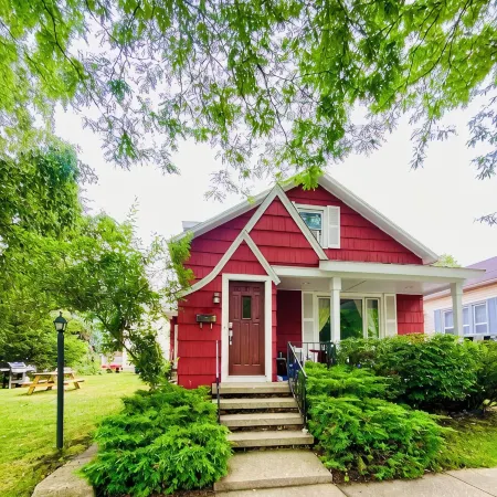 Beautiful, restored home a few steps from downtown Manistee!