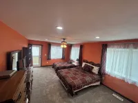 4 Bdrm 4 Bath Lake front Lake Sinissippi home
