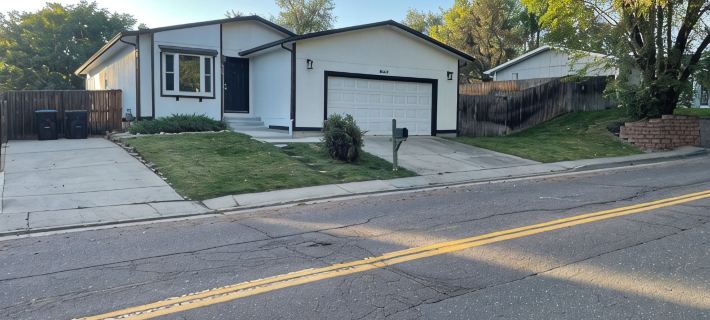 Spacious 5-bedroom house with WiFi, AC in charming Arvada Hotels in Arvada