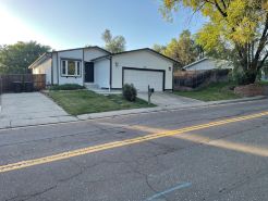 Spacious 5-bedroom house with WiFi, AC in charming Arvada