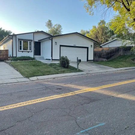 Spacious 5-bedroom house with WiFi, AC in charming Arvada