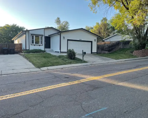 Spacious 5-bedroom house with WiFi, AC in charming Arvada Hotels in Arvada